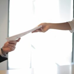 Arraigo sociolaboral en España guía según el nuevo reglamento